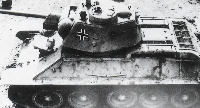 T-34 76 de torre hexagonal capturado por las tropas alemanas en 1943. Varios T-34 capturados por los alemanes fueron incorporados a las divisiones panzer