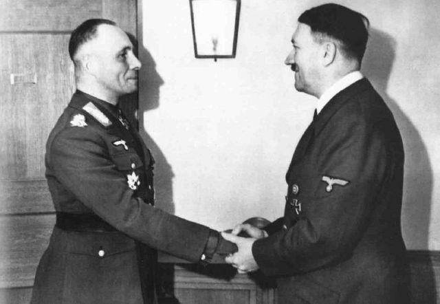 Rommel y Hitler, durante una visita al Cuartel General de este último en Rastenburg