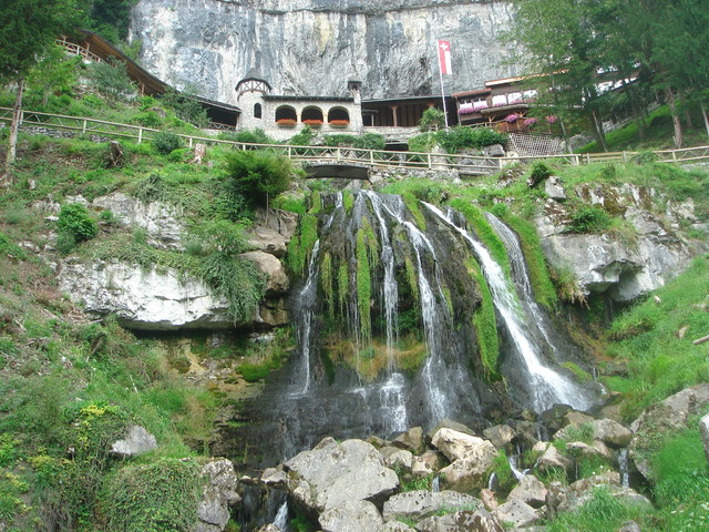 Suiza en coche 9 días, recomendadísimo ir! - Blogs de Suiza - Día 3: Blausee-Oeschinensee-Thun-Cuevas San Beatus (24)