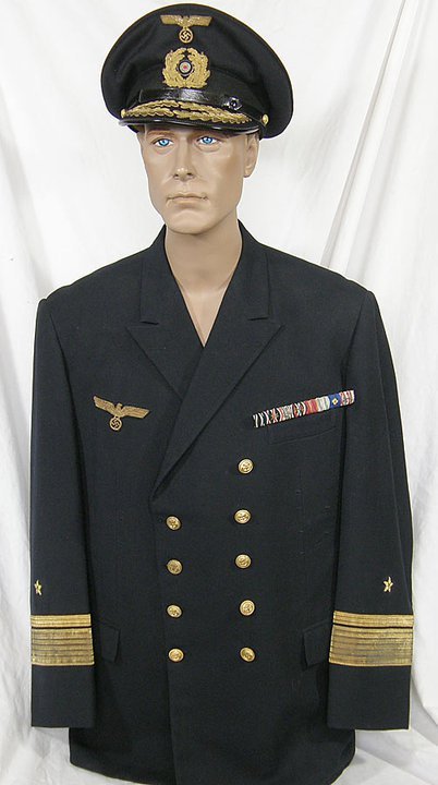 Guerrera y gorra de plato del uniforme de invierno de comandante de la Kriegsmarine