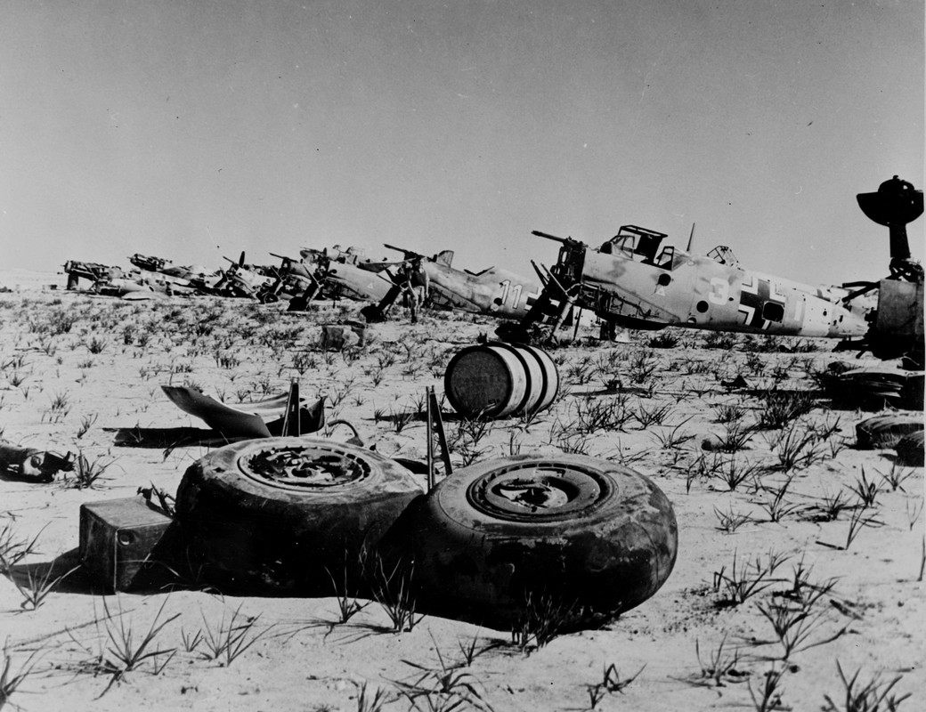 AerÃ³dromo alemÃ¡n abandonado coon Bf-109 en el norte de Ãfrica, 1942