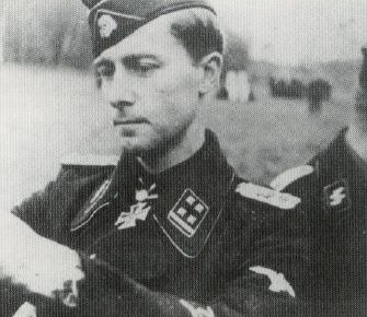 SS Obersturmbannführer, Joachim Peiper fotografiado en el otoño de 1944, antes del ataque en las Ardenas