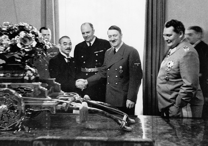 Bormann, Matsuoka, Schmidt, Hitler, Goering y Meissner